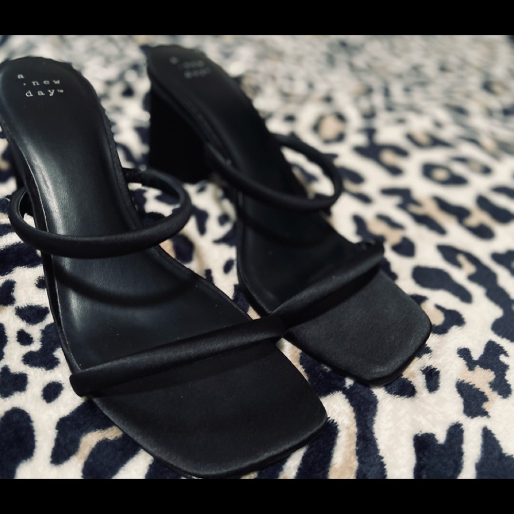 A New Day Black Cass heels size 9 1/2
